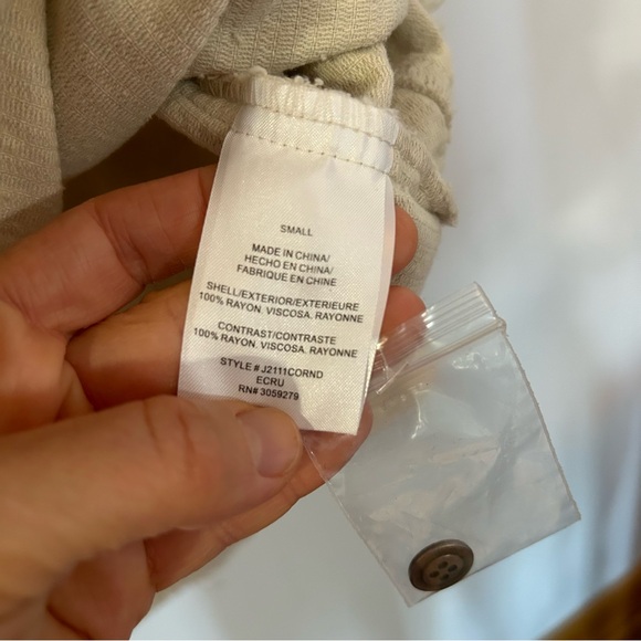 Thread & Supply Women's Small S Cream Corduroy Oversized Shirt Jacket Shacket - Picture 4 of 6